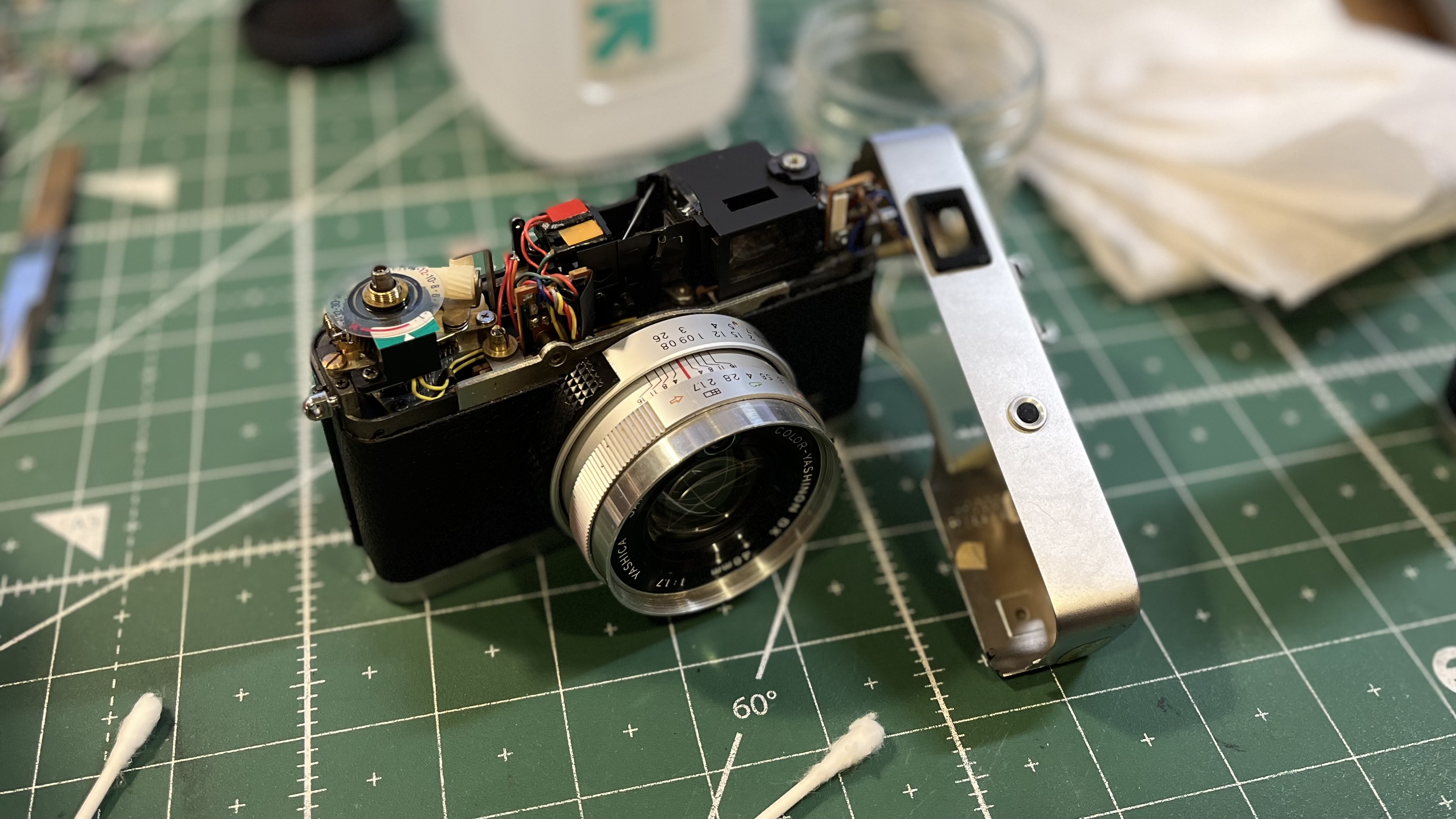 I recently found a Yashica Electro 35 GX in an antique shop in surprisingly good condition!
Still, it had a fogged up rangefinder patch making focusing difficult. The patch is a small diamond-shaped …